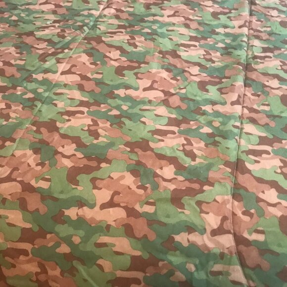 POTTERY BARN BEDSPREAD/COMFORTER CAMO FLIGHT COMMAND REVERSABLE 85"X68 - Picture 5 of 9